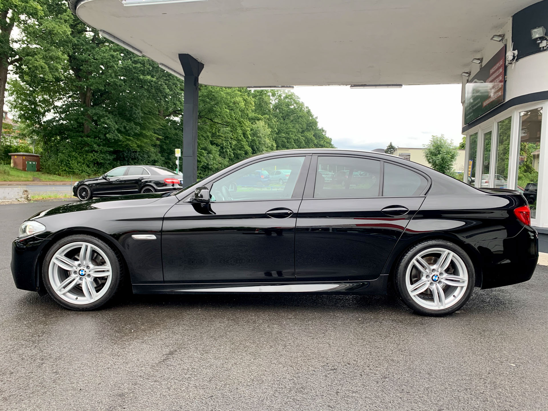 Frontansicht Luxusauto